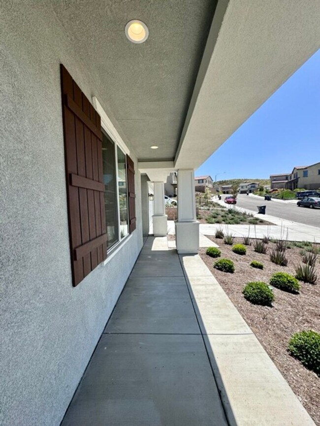 Building Photo - COMING SOON! Beautiful 4 bedroom Single St...