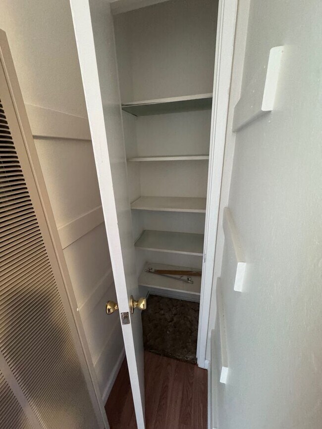 Building Photo - Unit 3