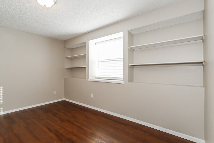 Building Photo - 8060 Creedmoor Dr