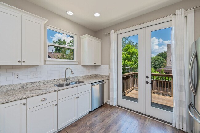 Building Photo - Modern 4-Bedroom Home with Designer Touches in the Heart of Niceville