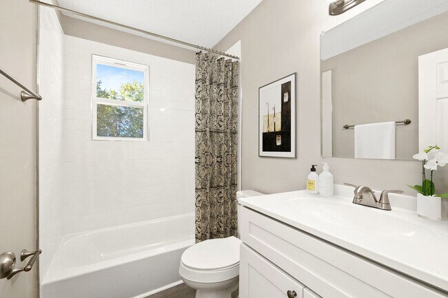 Building Photo - Affordable 2-Bedroom Apartment in Sumter, SC – Pinedale Apartments