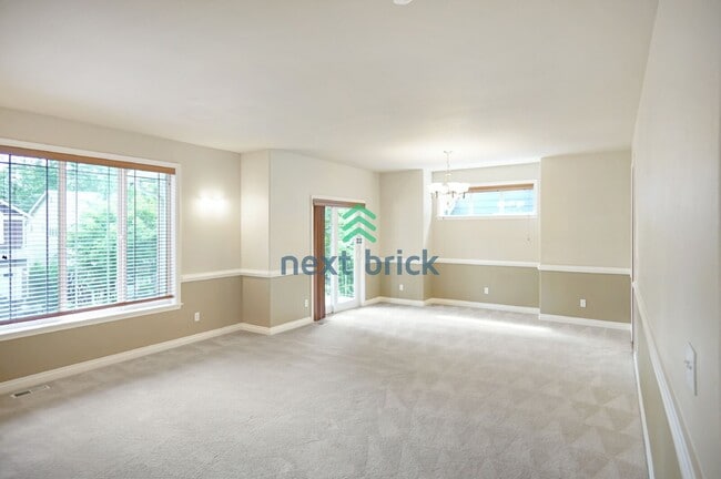 Building Photo - Stunning 3-Bedroom, 3.5-Bathroom Home in Desirable Woodinville