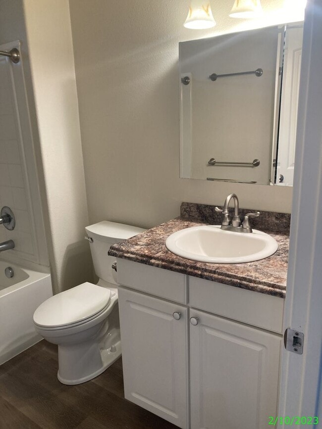 Building Photo - 1020 NE 12th St