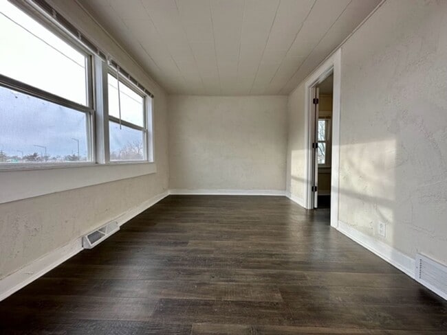 Building Photo - Charming 2 Bedroom 1 Bath Single Family Home!