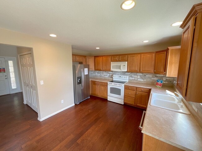 Building Photo - 3 Bedroom Home Available Near Barnes Rd & ...