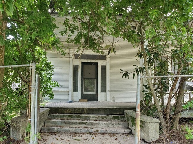 Primary Photo - 1779 Liberty Ave