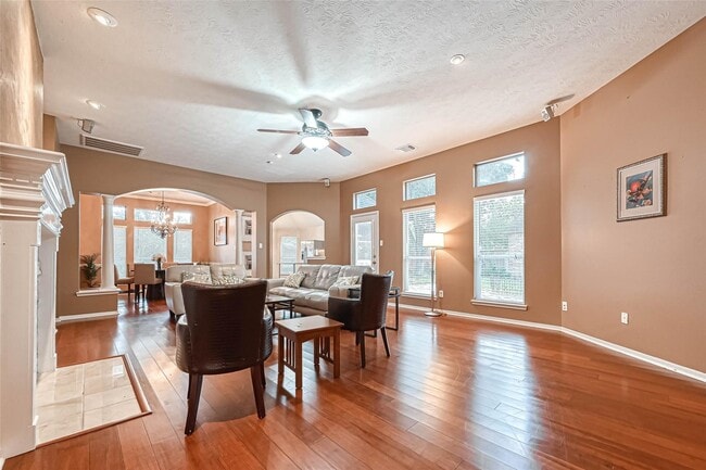 Building Photo - 5213 Cottonwood Creek Ln