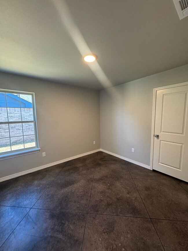 Building Photo - 3/2/1 Fabulous new build 2025 1/2 off special 1st month's rent