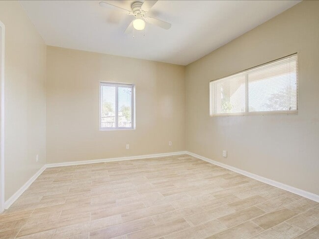 Building Photo - 1421 N Louis Ave