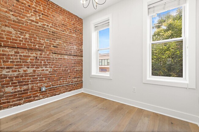 Building Photo - 612 Washington St