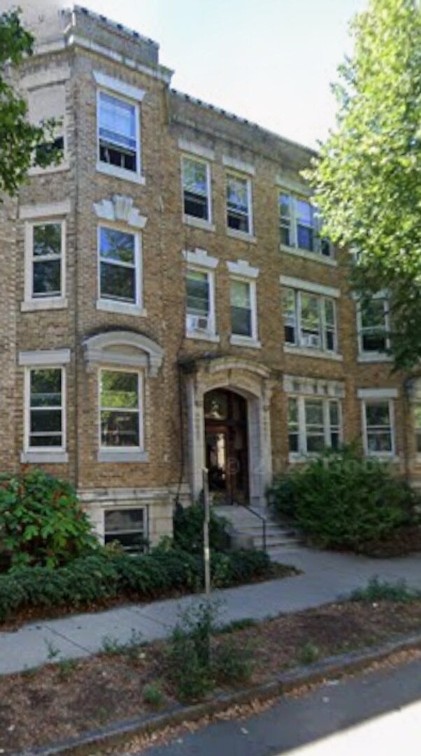 Building Photo - BU 4-bed Brookline