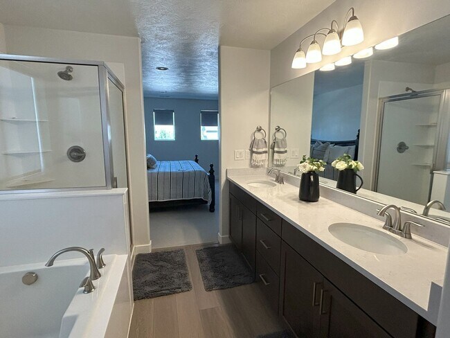 Building Photo - 5 Bed/3 Bathroom house in America Fork