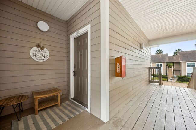 Building Photo - Coastal Condo Living in Gated Fernandina B...