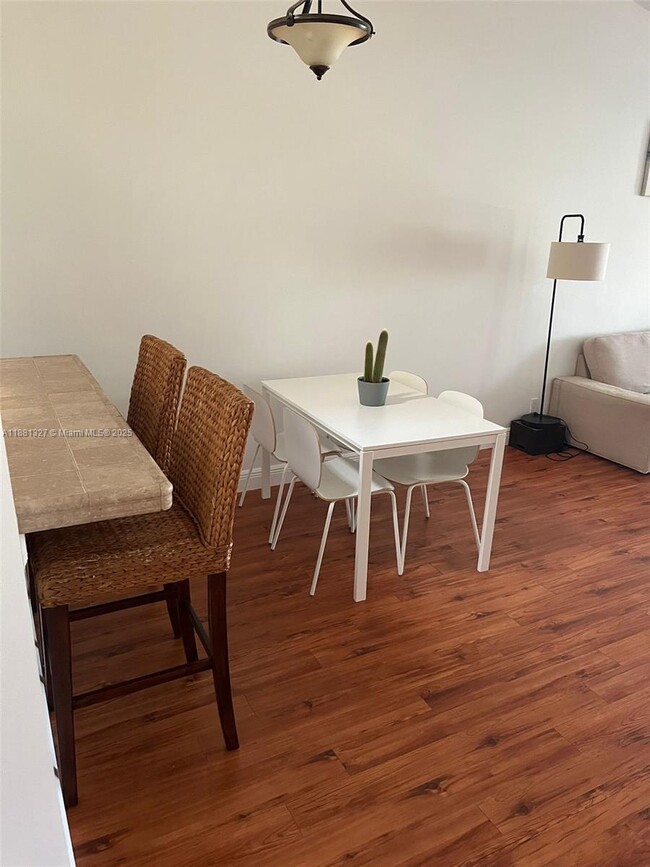 Building Photo - 7652 Pinewalk Dr S