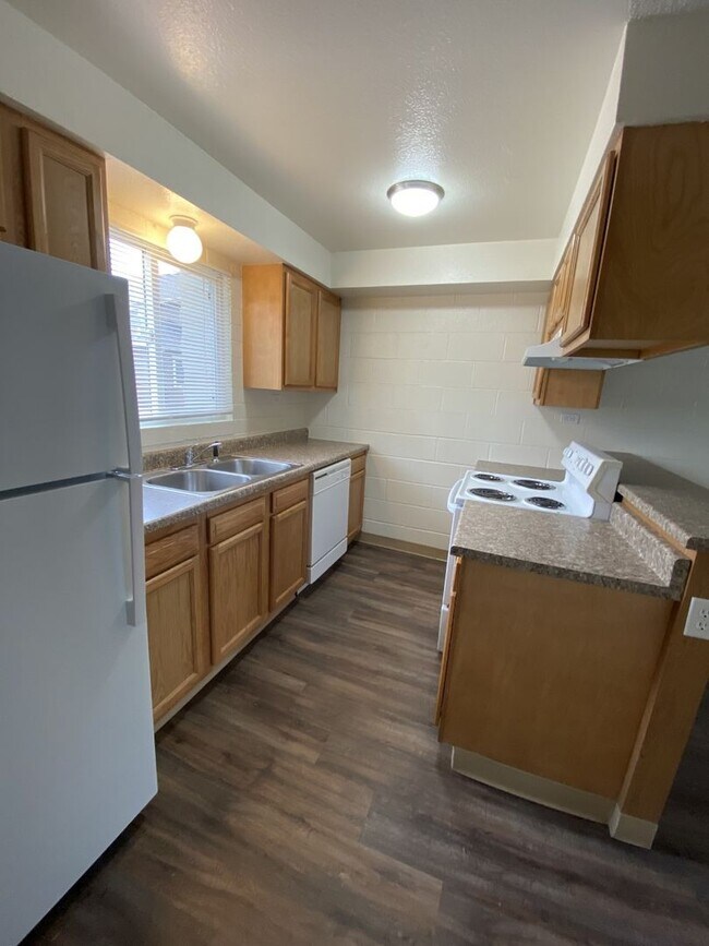 Building Photo - 1233 NE 4th St