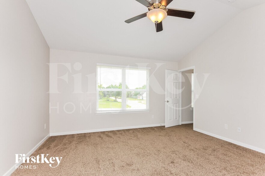Building Photo - 135 Berry Manor Cir