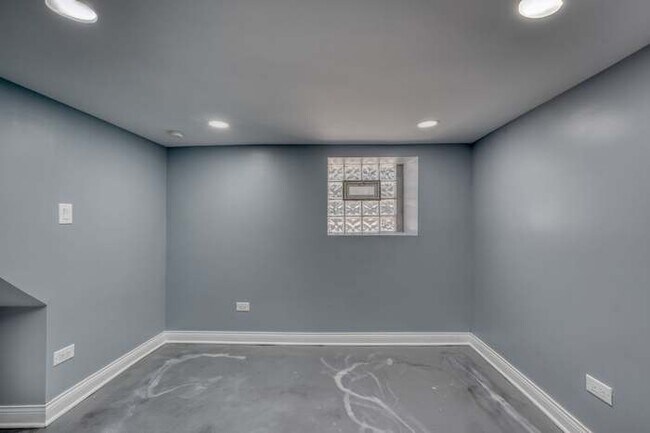 Building Photo - 4550 W 5th Ave