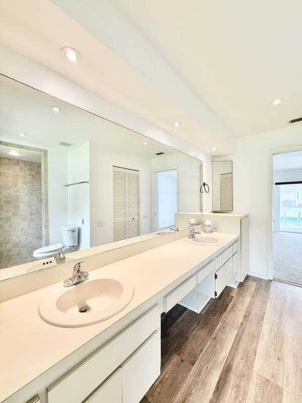 Building Photo - 13642 Dunwoody Ct