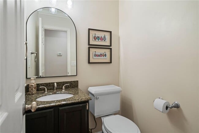 Building Photo - 10965 Pinehigh Dr