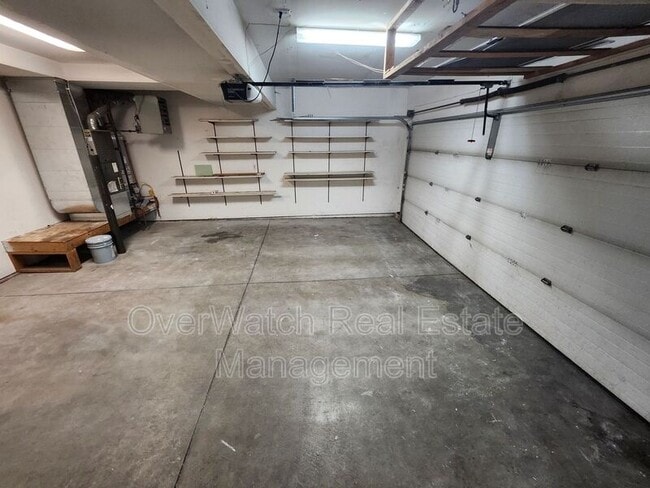 Building Photo - 705 Pearl Dr