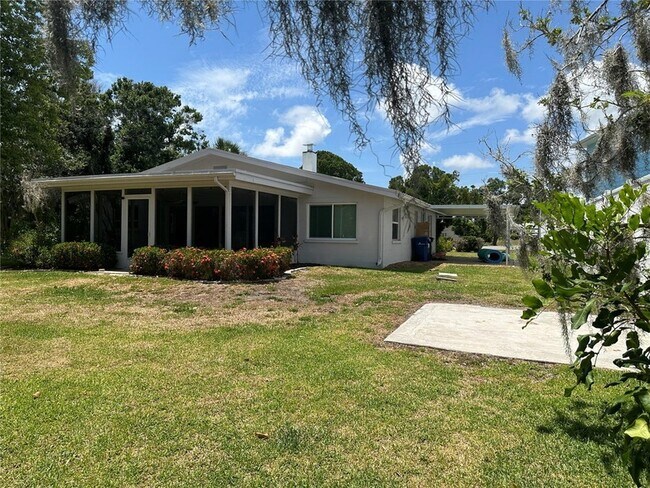 Building Photo - 812 Bayview Dr