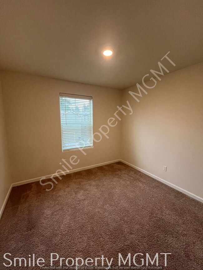 Building Photo - townhouse