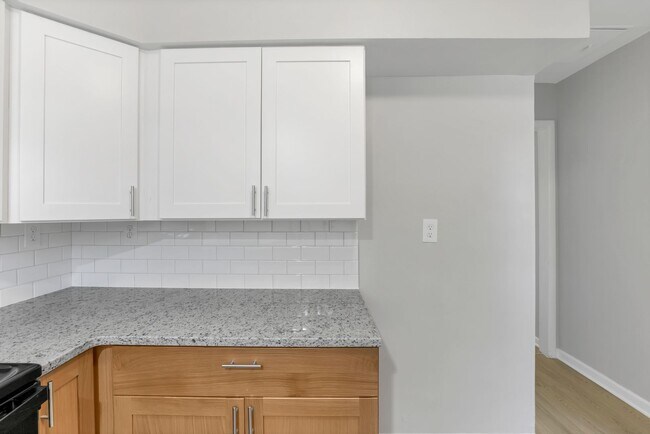 Building Photo - 307 S Wheatland Ave