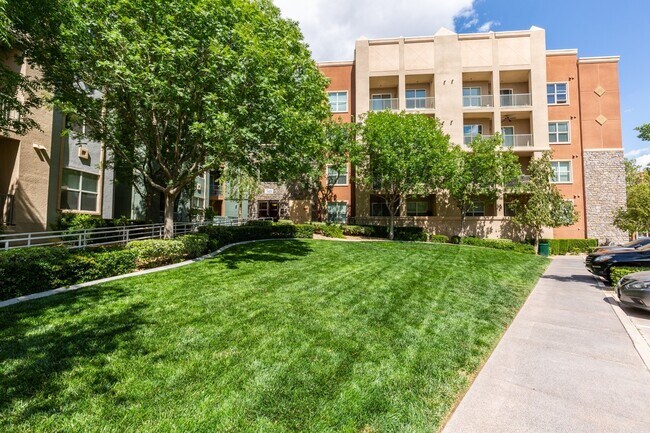 Building Photo - Manhattan Condo - South Las Vegas Blvd.