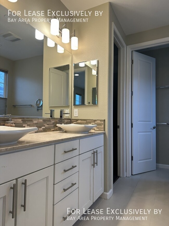 Building Photo - 654 Sea Anchor Dr