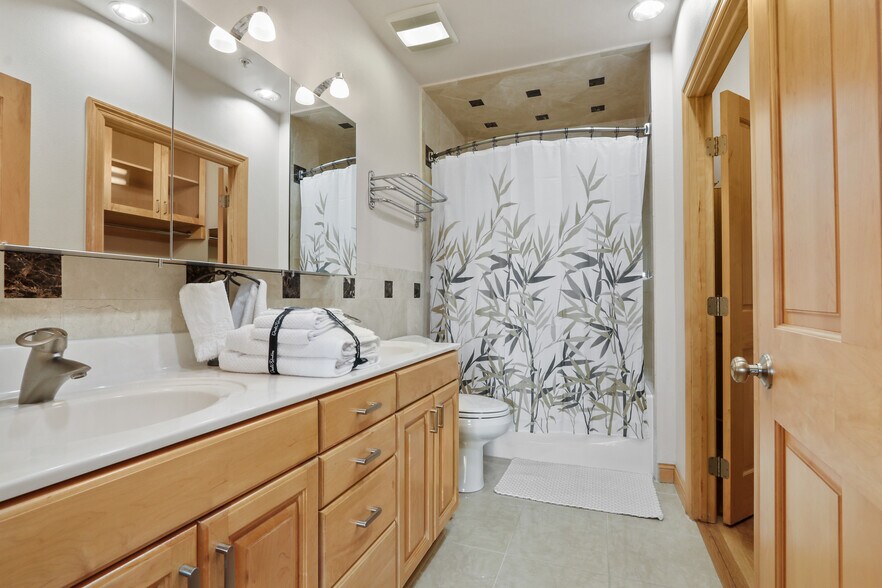 Building Photo - 488 E Ocean Blvd