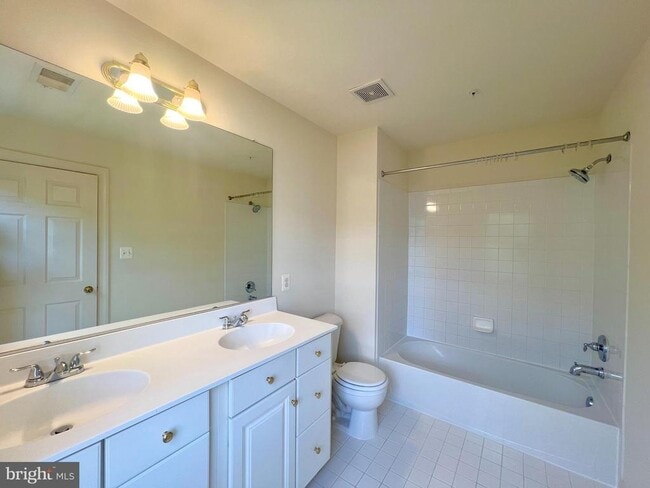 Building Photo - 12919 Benton Park Cir