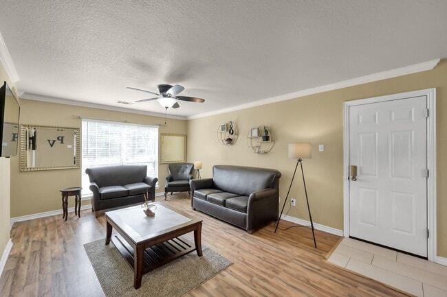 Building Photo - 125 Pine St