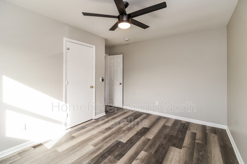 Building Photo - 5561 Remington Point Dr