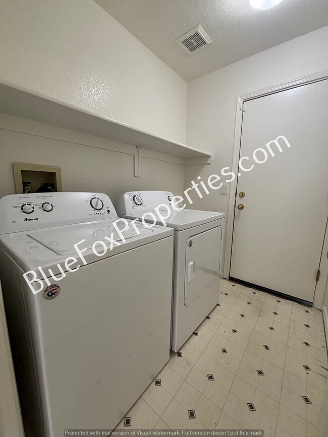 Building Photo - 8587 N Cantora Way