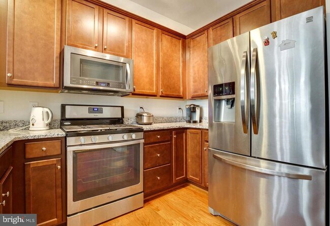 Building Photo - 3009 Chesapeake Dr