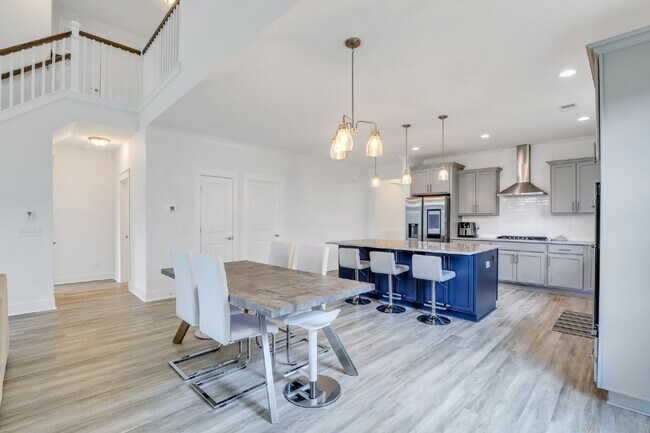Building Photo - "Lagoon view in Lawton Station - Spacious ...