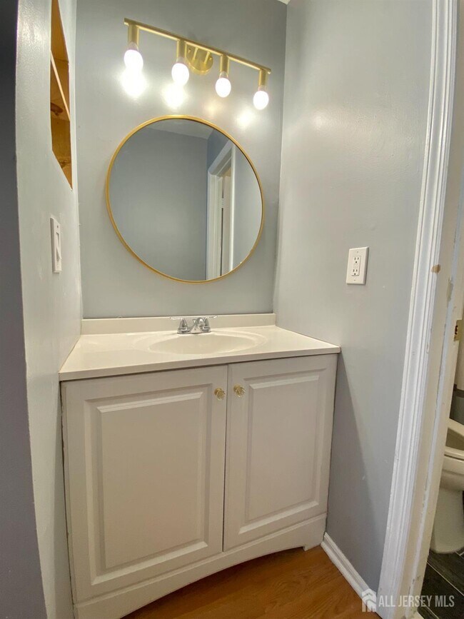 Building Photo - 5062 Beech Ct