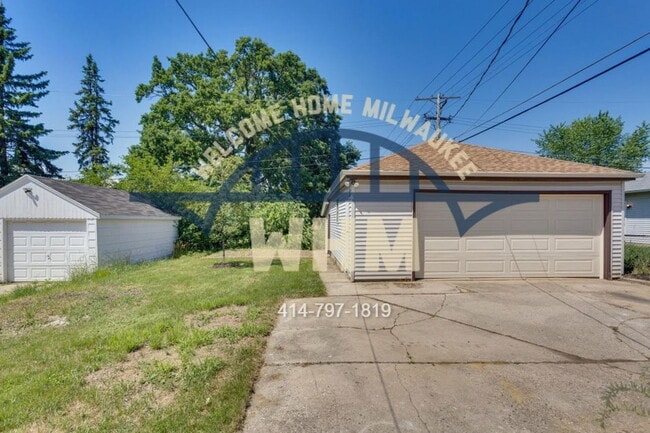 Building Photo - 4902 W Lynndale Ave