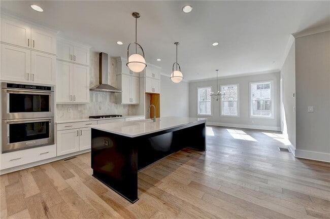 Building Photo - 375 Chiswick Cir