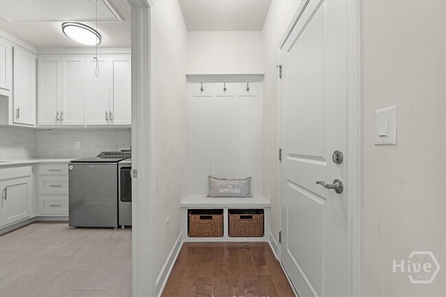 Building Photo - 1021 Leeward Run Trl