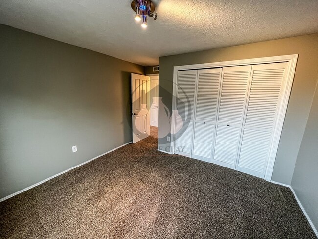 Building Photo - Beautiful South Salem Home-
