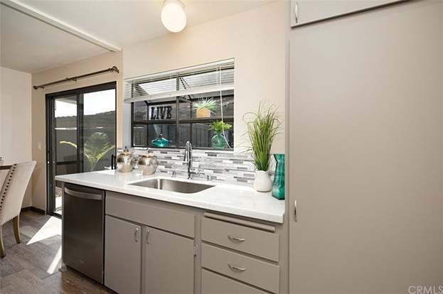 Building Photo - 323 Streamwood-