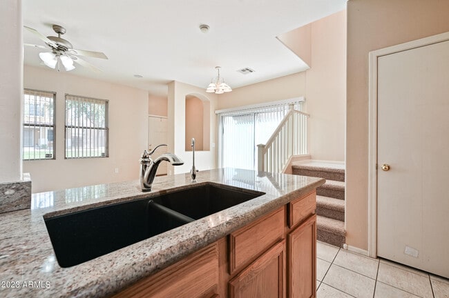 Building Photo - 1559 S Longspur Ln