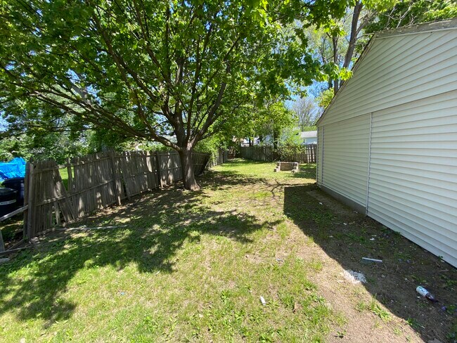 Building Photo - 11 Ilene Pl