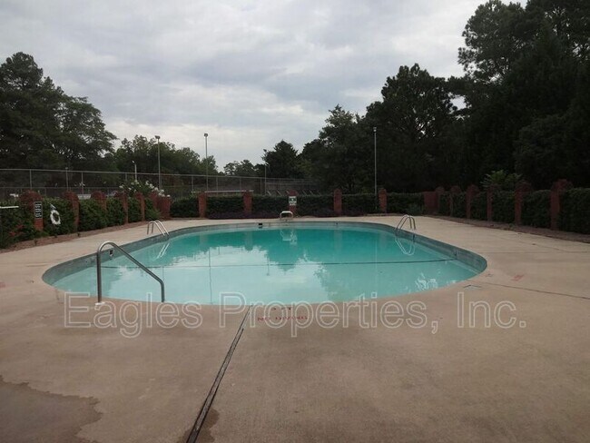 Building Photo - 242 N Marion Dr