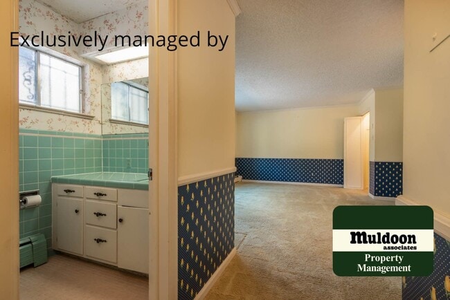 Building Photo - Beautiful 3 bedroom home with two car garage in Old Broadmoor