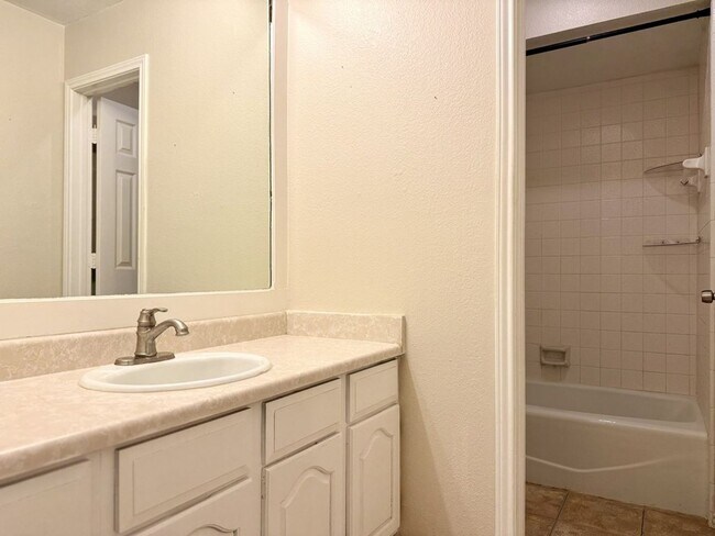 Building Photo - Rental
