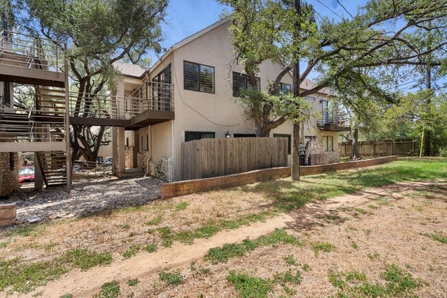 Building Photo - 6810 Deatonhill Dr