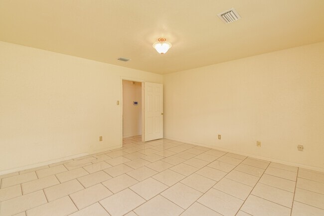 Building Photo - 3803 Lochmire Ln