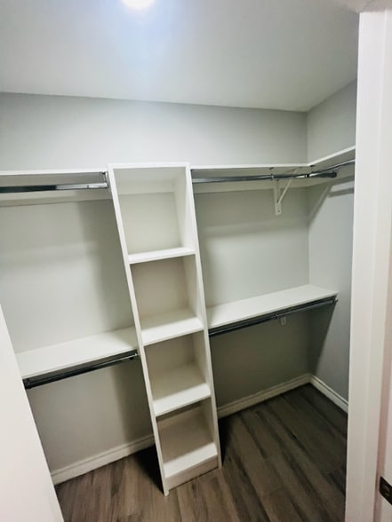 Building Photo - 1810 Atrium Pl Dr